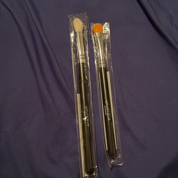 Younique make up “kit” - Picture 6 of 7